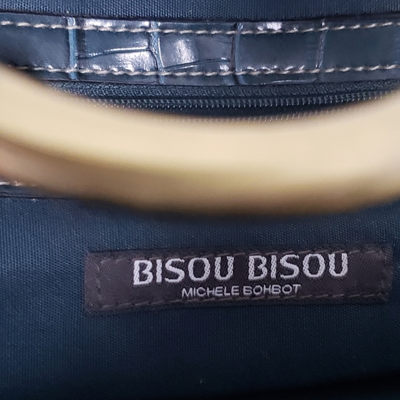 Bisou Bisou Women's Shoulder Baguette Bag - Picture 5 of 8